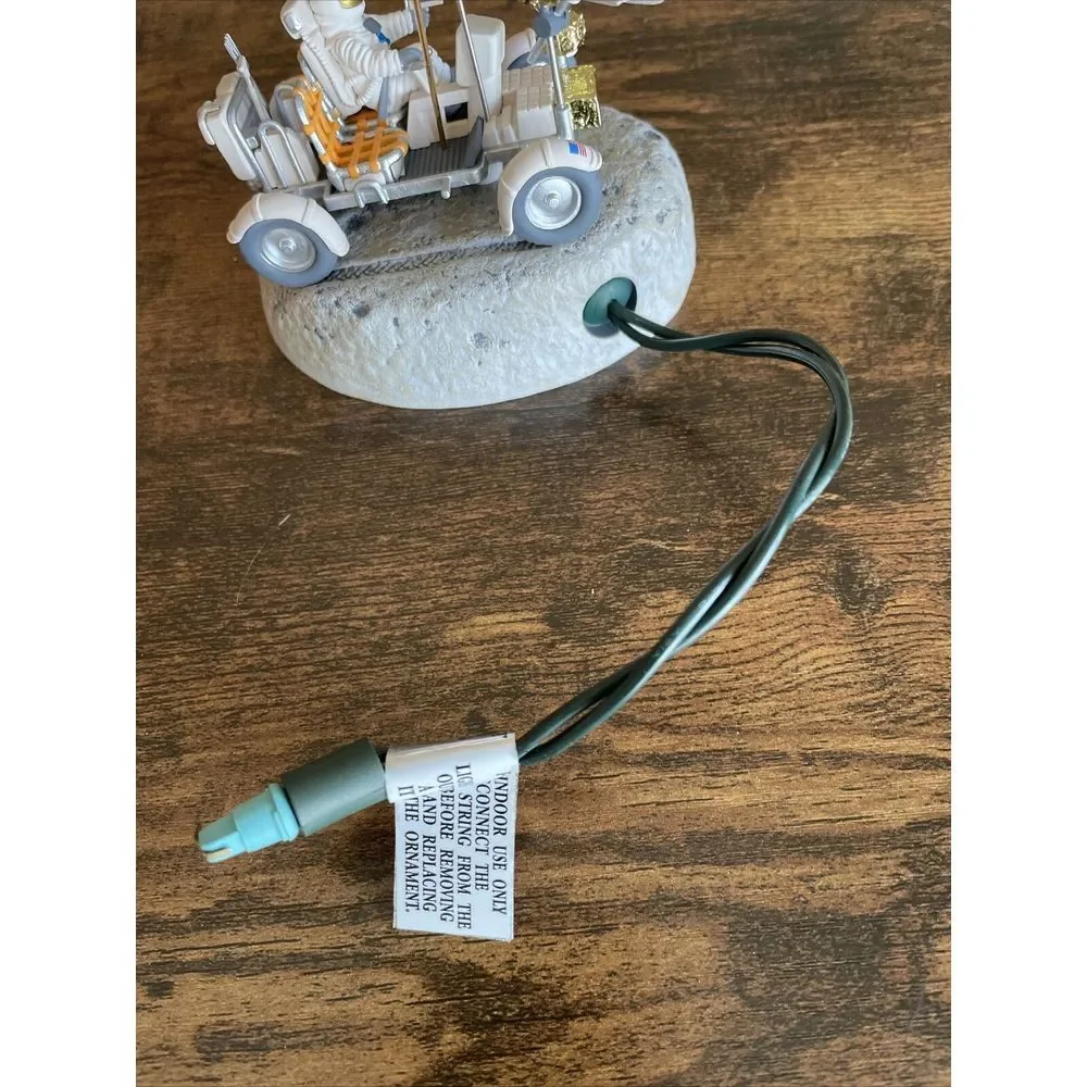 HALLMARK KEEPSAKE ORNAMENT LUNAR ROVER SPACE‎ MOON FLICKERING LIGHT NIB 1999